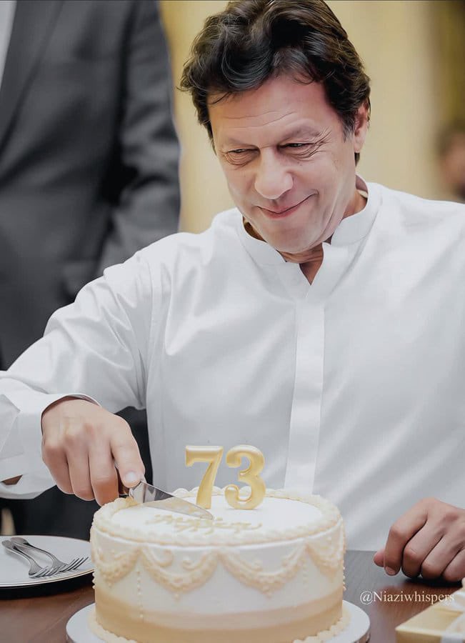 Ruftaj's tweet image. Happy 73rd Birthday to the Great Imran Khan — Our Kaptaan Forever 🎂🇵🇰
Today, we celebrate not just the birthday of a cricketing legend, but the life of a man who inspired generations — on and off the field. From lifting the World Cup in 1992 to dedicating his life to the…