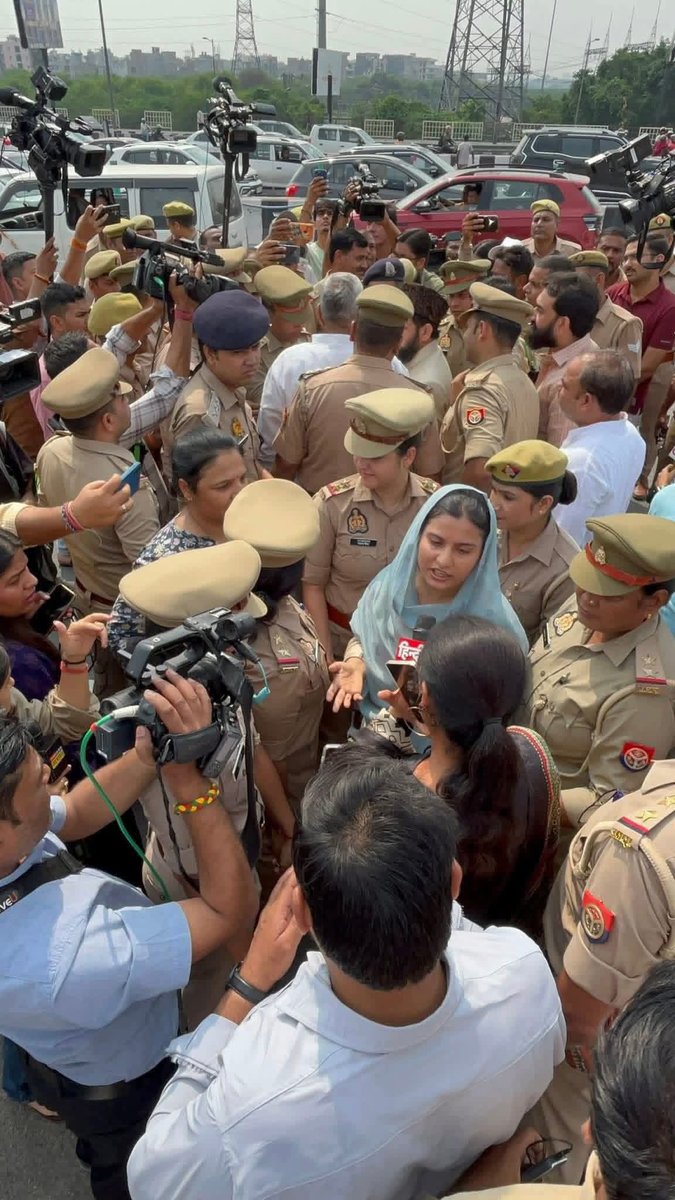 इकरा मुनव्वर हसन❤️

आवाम जो अपनी हमदर्दी और मोहब्बत से आपको सर आंखों पर रखती है आज आपने साबित कर दिया कि आप सिर्फ एक बेटी नहीं, बल्कि निडर और अवाम की सच्ची लीडर हैं।