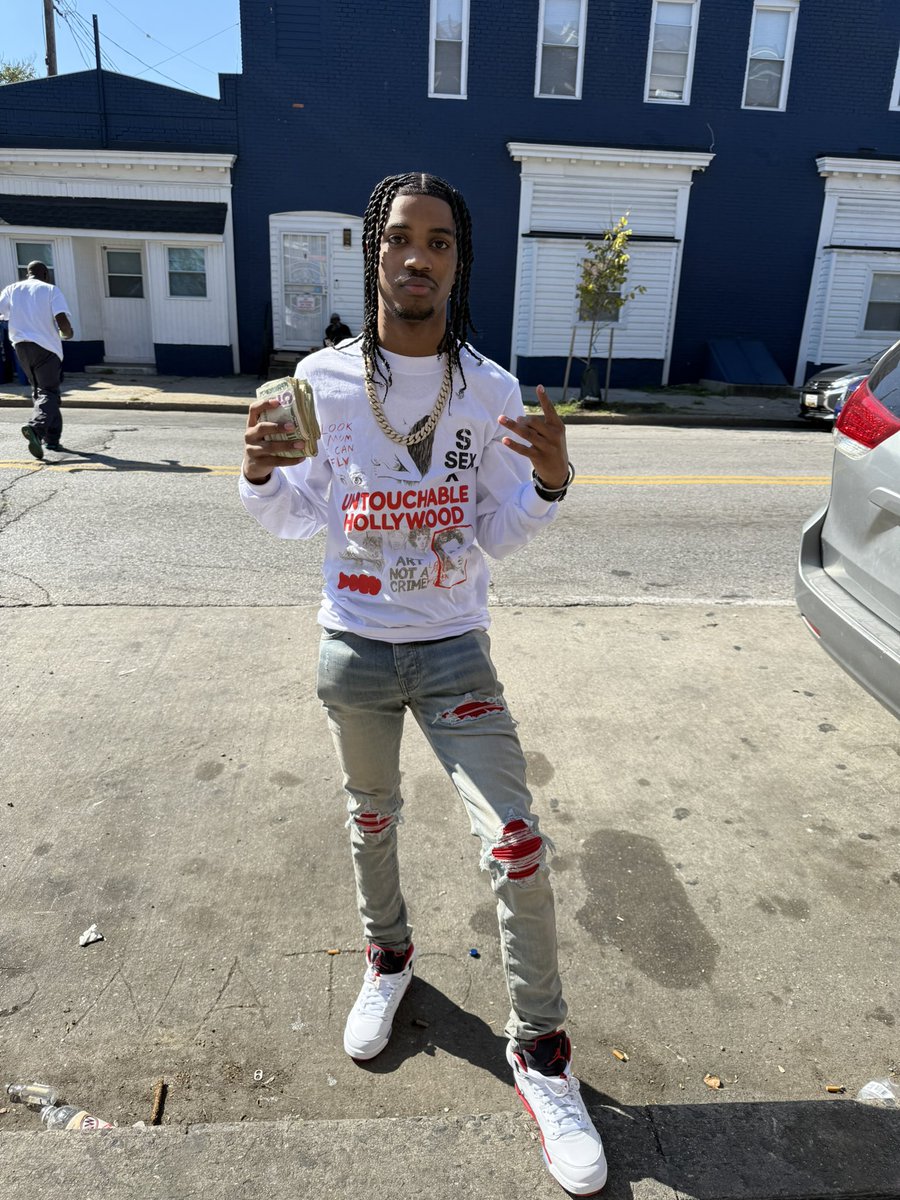 👁️‍🗨️ (@lorrvonn) on Twitter photo 