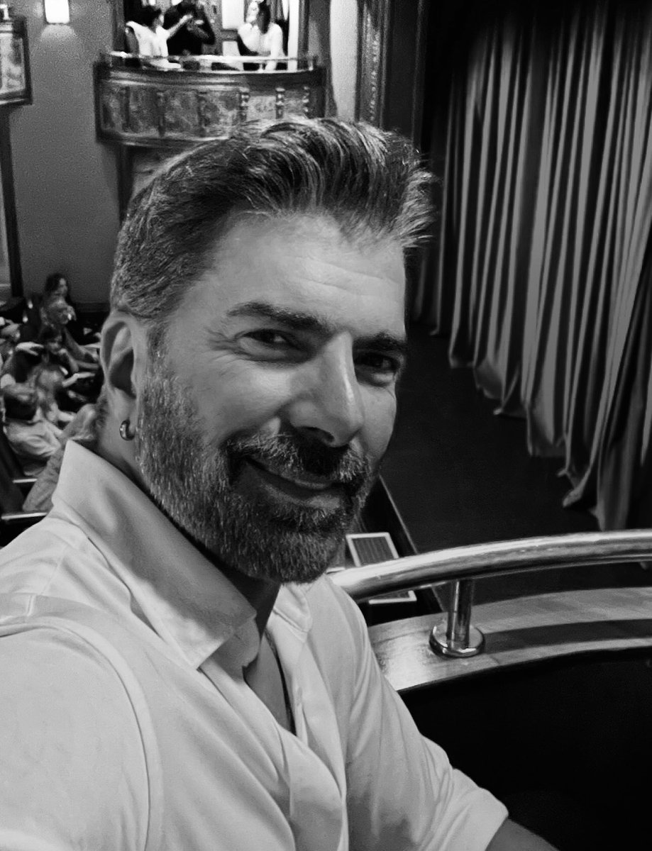 peş peşe üç tane story atıp kapanışı şu yandan güzel gülüşüyle yapması♥️

#CenkTorun ⬝ <a href="/CenkTorun/">Cenk Torun</a>