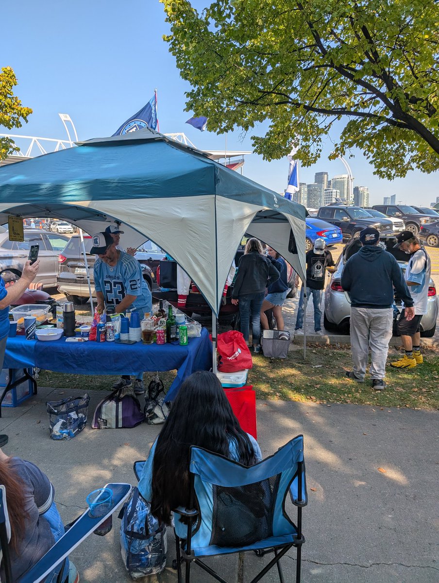 WeStillTailgate tweet media