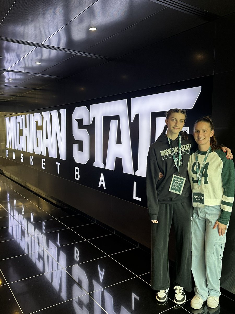 OJRytlewski7's tweet photo. Yesterday I was invited to MSU @MSU_WBasketball for an unofficial visit. Got to meet the coaches, players, other prospects @Paisley23x and experience my first midnight madness at the Breslin. https://t.co/aiZyjiIgRo