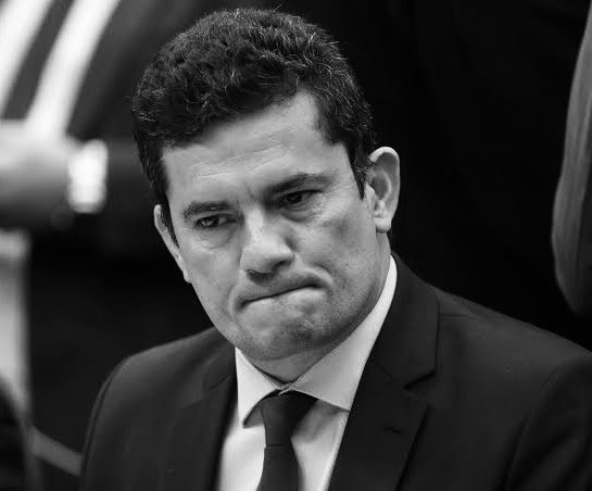 pedrorousseff's tweet photo. 🚨URGENTE: STF acabou de formar maioria pra MANTER O SÉRGIO MORO RÉU por ofensas ao Gilmar Mendes. 

- O marreco pode ser CASSADO e PRESO! 

MORO NA CADEIRA DE RÉU = LULA NA CADEIRA DE PRESIDENTE. 🇧🇷👍 https://t.co/tizRBn1lqP