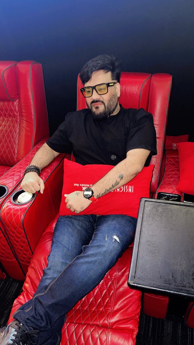 LPrem98's tweet image. #KantaraChapter1  what a brilliant movie ⭐️⭐️⭐️⭐️ @shetty_rishab @hombalefilms 
#KantaraChapter1Review  it’s not just a movie it’s an Emotion ❤️‍🔥 #Goosebumps must watch