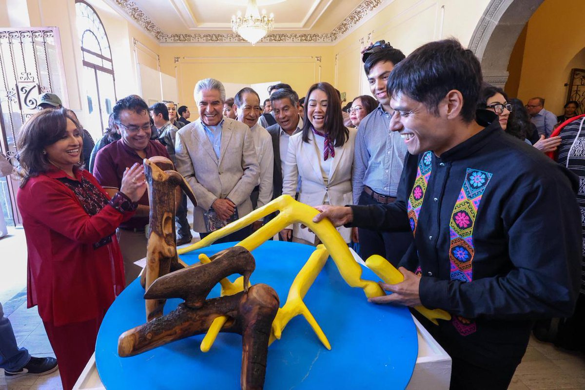 🎭✨ La gobernadora <a href="/LorenaCuellar/">Lorena Cuéllar</a> inauguró el primer Festival Tlaxkallan 2025, en el marco de los 500 años de la fundación de Tlaxcala, y entregó estímulos económicos a los ganadores de la XXVI edición de los Premios Tlaxcala de Artes Visuales “Memorias de tiempos futuros”. 

📌