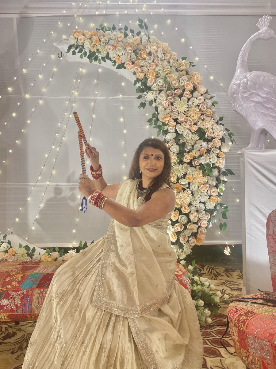 Last Dandiya night of this year ! 
Garba / dandiya dancing in circles with friends is a blissful experience. It’s about everyone enjoying moves joyfully , without any judgement. 
#Navratri2025