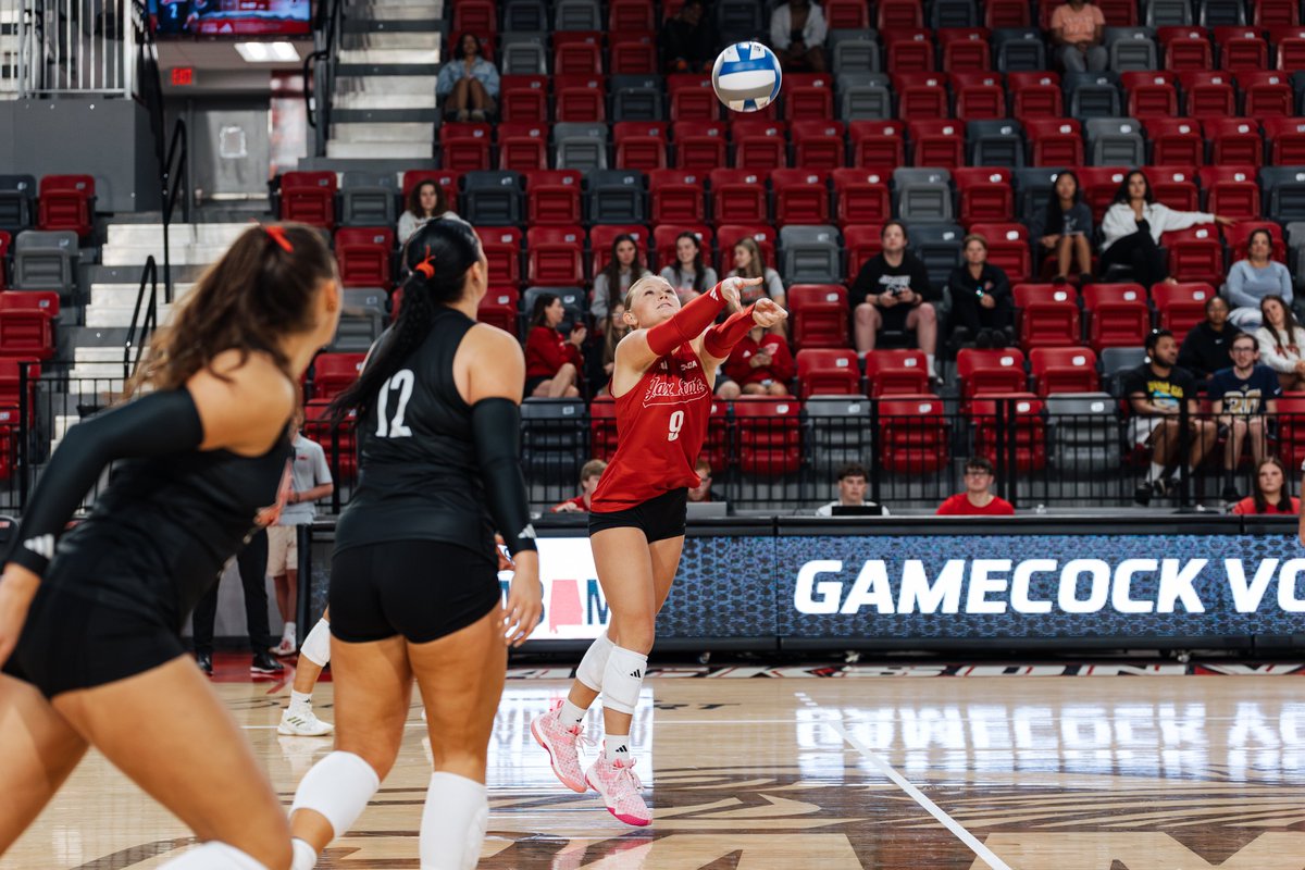 Down to the wire in The Pete 🏐

#StayCocky 🐔 | #FearTheBeak 👌
