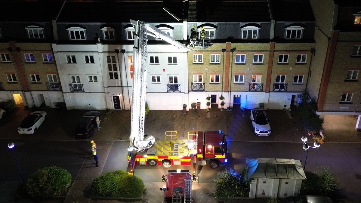 EchoDan11's tweet image. #Eastbourne - Dangerous Structure call tonight - #Hastings Alp assist with removal.