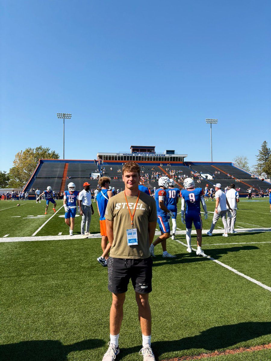 Had a great game day visit at <a href="/UWPlattFootball/">UW-Platteville Football</a> today. Thanks to the coaches who reached out and got me there! 

#swingtheaxe #runthedamnball <a href="/RieseDraft/">Owen Riese</a> <a href="/Ryan_Munz/">Ryan Munz</a>