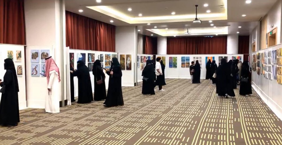 SASCA_TBK's tweet photo. بمشاركات دولية وحضور كبير، معرض "إيقاعات لونية 2" 🎨 يختتم فعالياته ويكرم المشاركين 🥇 
المعرض أقيم بالشراكة مع #جمعية_الثقافة_والفنون_بتبوك وتنظيم مجموعة "الأنامل الذهبية" 
بإشراف الفنان التشكيلي ماهر العولقي 

#مجموعة_الأنامل_الذهبية 
#جمعيه_الثقافه_والفنون_بتبوك https://t.co/KEpCe8H0EZ
