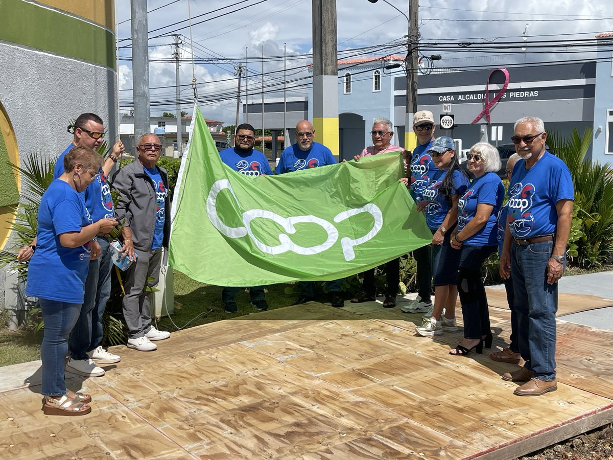 🌟🇵🇷 Celebramos el Mes del Cooperativismo con orgullo 🇵🇷🌟
En la Cooperativa de Ahorro y Crédito Las Piedras dimos inicio a las celebraciones del Mes del Cooperativismo con el tradicional Izamiento de la Bandera del Cooperativismo, llevado a cabo en nuestra sucursal artesanal.