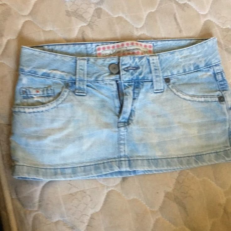 hepburnslovely's tweet image. alison dilaurentis ♡