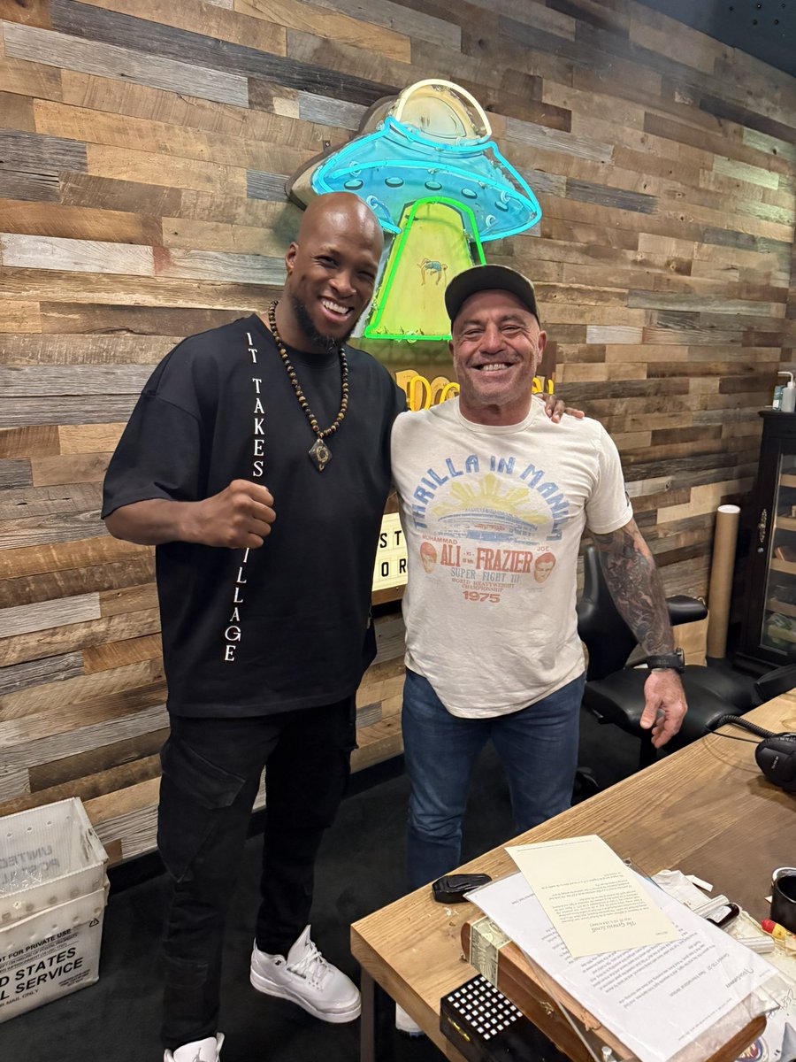 joerogan's tweet image. Just in time for today’s @ufc card! The one and only MVP! Such a fun and interesting dude. If someone can be both cocky and humble at the same time, that guy is it! On top of that he’s wildly talented and a very unusual element in MMA with his point karate background. I really…