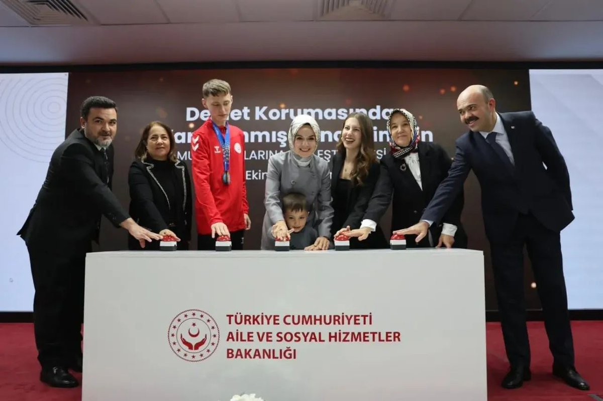 konyaashim's tweet photo. Devlet himayesindeki 742 gencimizin kamu kurum ve kuruluşlarına atamalarını gerçekleştirdik. Hayat yolculuklarında yanlarında olduğumuz evlatlarımızın kariyer basamaklarını çıktıklarını görmenin gururunu ve heyecanını yaşıyoruz. 

@tcailesosyal
@ASHB_COCUK
@neseliabdullah https://t.co/VmCfj5CtqH