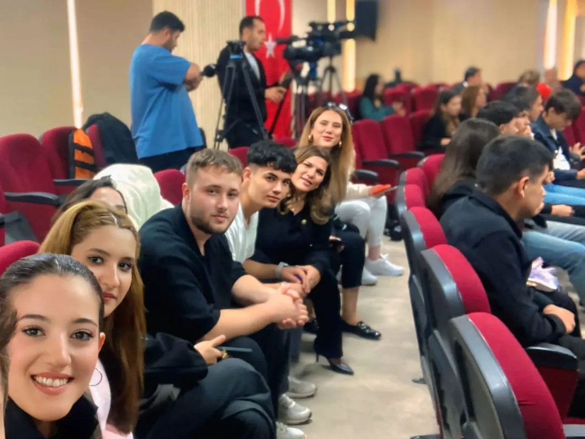 konyaashim's tweet photo. Devlet himayesindeki 742 gencimizin kamu kurum ve kuruluşlarına atamalarını gerçekleştirdik. Hayat yolculuklarında yanlarında olduğumuz evlatlarımızın kariyer basamaklarını çıktıklarını görmenin gururunu ve heyecanını yaşıyoruz. 

@tcailesosyal
@ASHB_COCUK
@neseliabdullah https://t.co/VmCfj5CtqH
