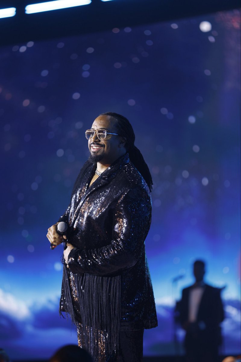 Navio checking out his fans like 👀…nothing but love for the people who make it all worth it.
#SupportingUGMusic #NavioOrchestraLive