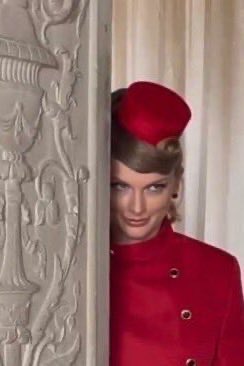 swiftarmy1989's tweet photo. I bet taylor nation are sat there like this watching us freak out over these videos https://t.co/yFK1EUyXLf