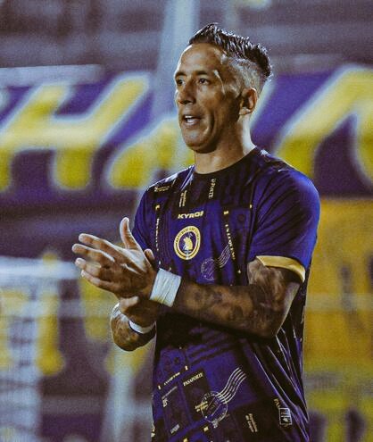 Gisse_py's tweet image. EL ELEGIDO!! LUCAS BARRIOS Es el nuevo entrenador del @SpLuquenOficial 

En el 2023/2024 fue jugador del Auriazul y ahora llega como Director Técnico.

Mañana llega al país 🇵🇾

@TigoSportsPY