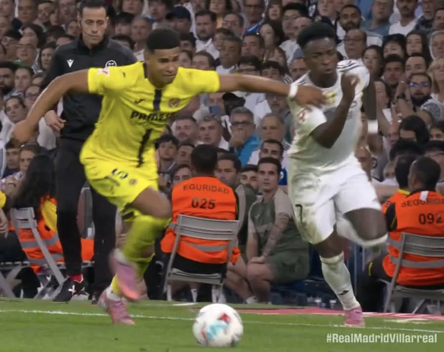 NOOOO Y ESA ROJA????  JAJJAJAAJAJAJAJ POR DIOSSSS DISIMULEN UN POCOOO 🤣🤣🤣🤣🤣🤣