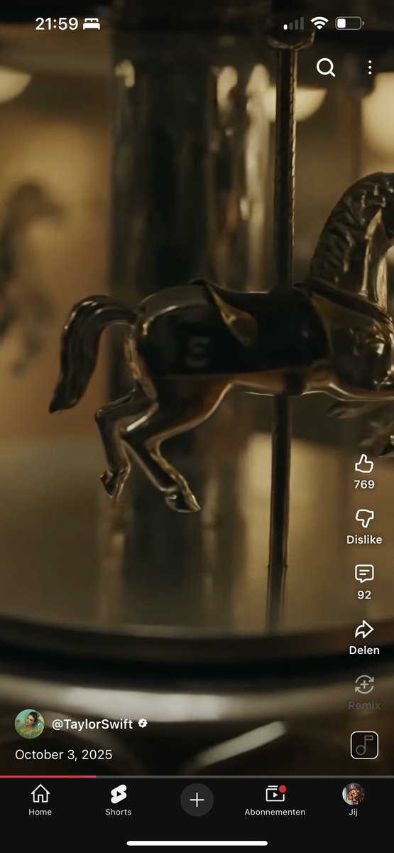 Litttlll's tweet photo. @meganmione @swifferupdates I think it’s a T? https://t.co/J8dAgbTV4A