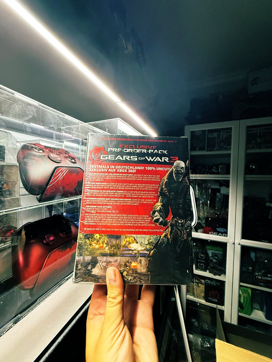 Last addition to my collection! #gearsofwar 
Ultra rare gears of war 3 pre order kit Deutschland exclusive sealed.