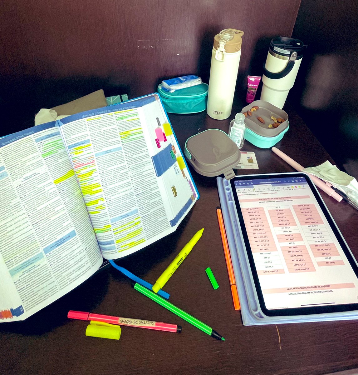 Tati45697064's tweet image. Enquanto isso, eu aqui estudando como faziam os maias e os astecas, pq não tenho paizão para me dar R$ 500 mil e nem um conhecido no PCC para me bancar enquanto eu estudo 😂 #AFT #CNU #concursospúblicos