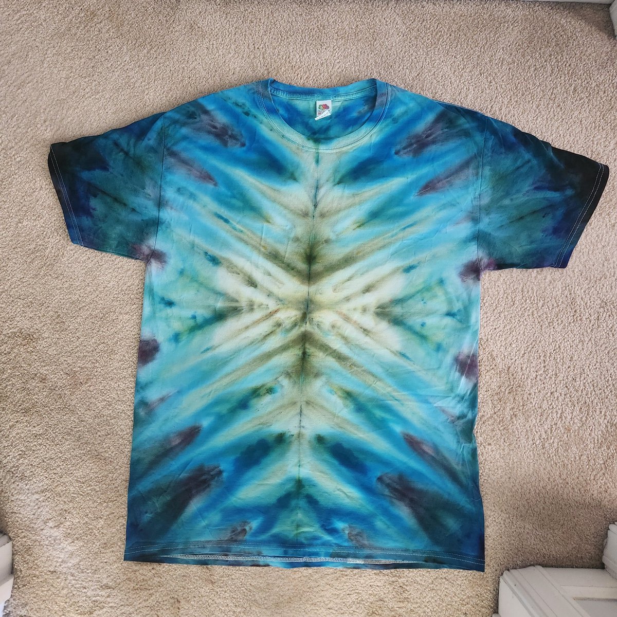 _milh0use's tweet image. made another shirt for a friend, think it turned out OK #tiedye #icedye