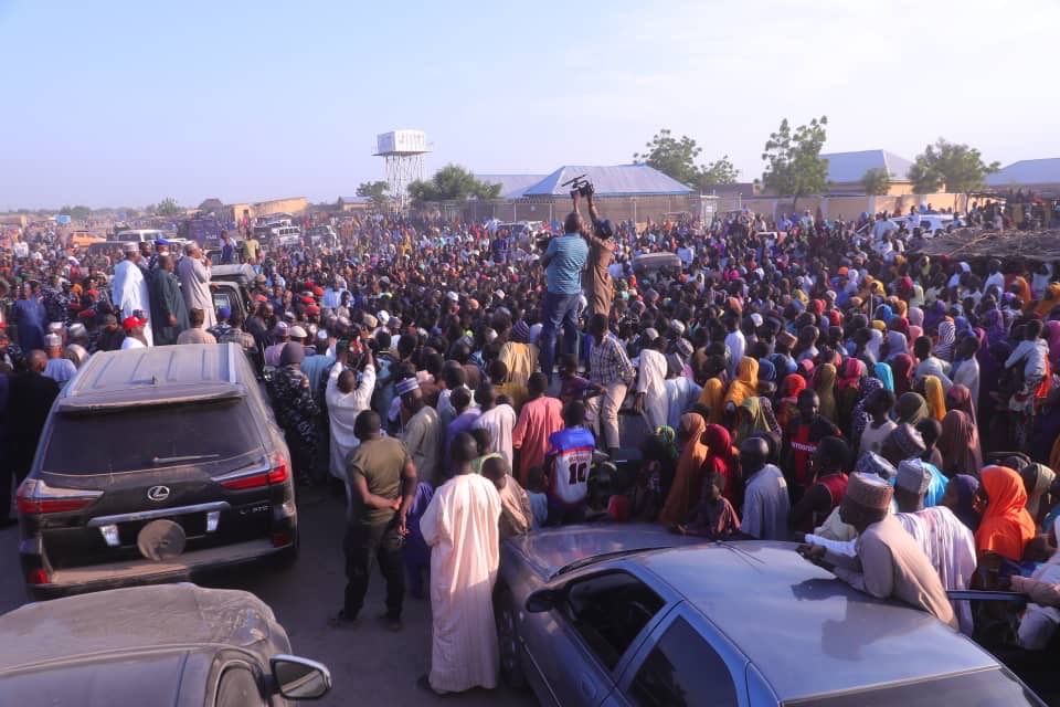 dauda_iliya's tweet photo. Banki: Zulum Strengthens Security of Borno Border Town, to Resettle 3 Additional Communities

@BornoGovt Borno State Governor, Professor Babagana Umara @ProfZulum Zulum, has assured residents of the border town of Banki that robust security measures will be implemented to protect the area from further attacks by Boko Haram insurgents.

Governor Zulum who is on a working visit to the town on Saturday was greeted by a large and enthusiastic crowd. 

He commended the people for their courage and resilience in the face of a recent attack, urging them not to be disheartened.

“I purposely came to Banki to salute your courage; your act of bravery is really encouraging,” Governor Zulum stated. “We should not allow a few bad elements to displace this town whose businesses and economic activities have been thriving.” 

He added, “I want to assure you that the insurgents will not succeed, Insha'Allah. We will strengthen the security of this border town and will support our youth volunteers, hunters, and vigilantes to further fortify this area.”

As part of his ongoing post-conflict recovery programme, the governor also announced the planned resettlement of three communities, Kumshe, Tarmu’a and Bula Yobe in Bama local government area.

“Kumshe, Tarmu’a and Bula Yobe will be resettled. The people deserve a dignified life and we are committed to delivering it,” he affirmed.

Governor Zulum also confirmed that the rehabilitation of Banki road has commenced, with 30 trucks already deployed to repair the dilapidated route.

He called on the people, particularly the youths, to actively participate in the ongoing voter registration exercise for the betterment of the society.

Similarly, Governor Babagana Zulum also addressed traders at the Banki Market where he urged them to be vigilant and cooperate with security agencies for sustainable peace in the area.