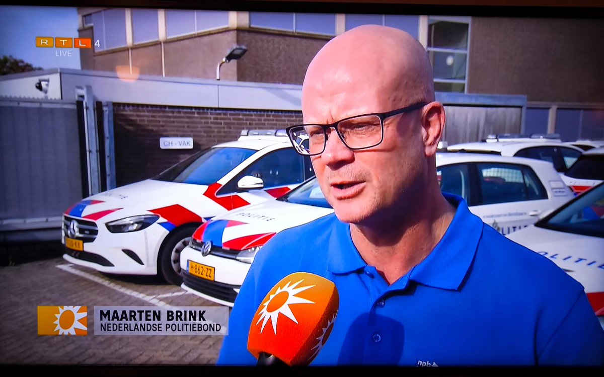 maartenbrink's tweet photo. Namens @NPBactueel media te woord gestaan over wens invoering #lesslethal wapens. Direct een lans gebroken voor de verstrekking van #stroomstootwapen aan o.a. hondengeleiders en collega's team Verkeer. Ook zij zijn first responders!
Terugkijken:
https://t.co/oHf1C7KowZ
#politie https://t.co/hTXi9RqiP6