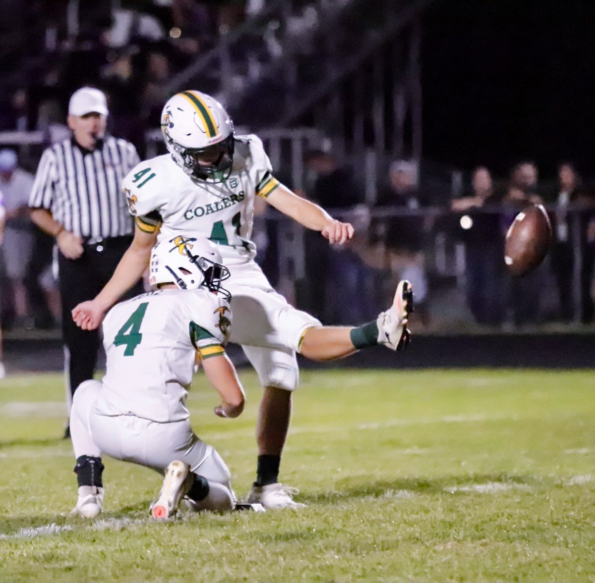 MasonHammy14's tweet photo. Week #6 and a W to officially become playoff eligible.  6 more 🏈 through the uprights.  Feeling good, getting better every week, but never satisfied.@coalercoach @Jimmy_Pop72 @consen4  @LongMatt77 https://t.co/jjUKE4T6Q5