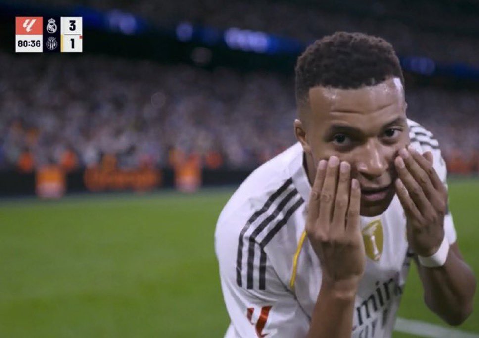 Kylian Mbappé na temporada:

12 jogos
16 gols
3 assistências 

Absurdo isso aqui.