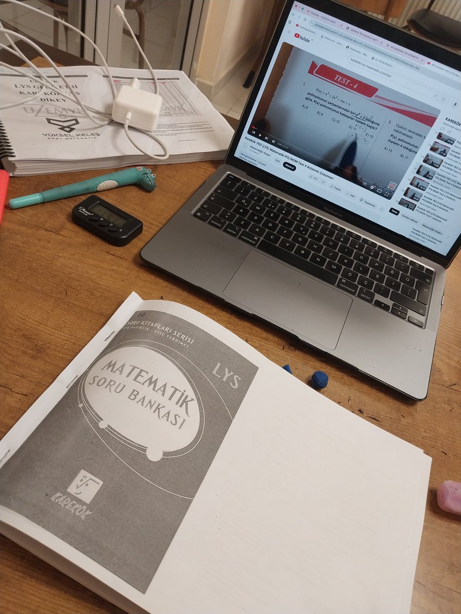 Babaylaaaa zor yarisirrlaaarer yaa ben okul olmayince ne guzel ders calisiyorum yaa 😭😭 hafta ici de boyle calisabilsem tutamazsiniz beni