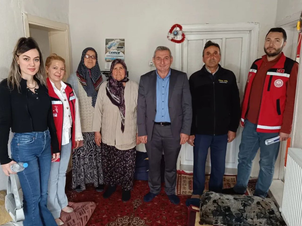 konyaashim's tweet photo. #2025AileYılı kapsamında, Akşehir SHM Müdürlüğü'nden gönülden vefa ziyaretleri gerçekleştirildi. Aziz Şehitlerimizin emaneti olan değerli aileleri evlerinde ziyaret edildi.

@tcailesosyal
@ashb_sehitgazi
@neseliabdullah https://t.co/oqIt5vl7LP
