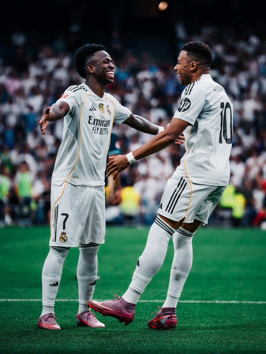 Muy bien Mbappé dejando el penal a Vinicius Jr, estaba siendo el mejor del partido Vini y hay que darle su protagonismo también. 

El 7 Y el 10. EQUIPO.