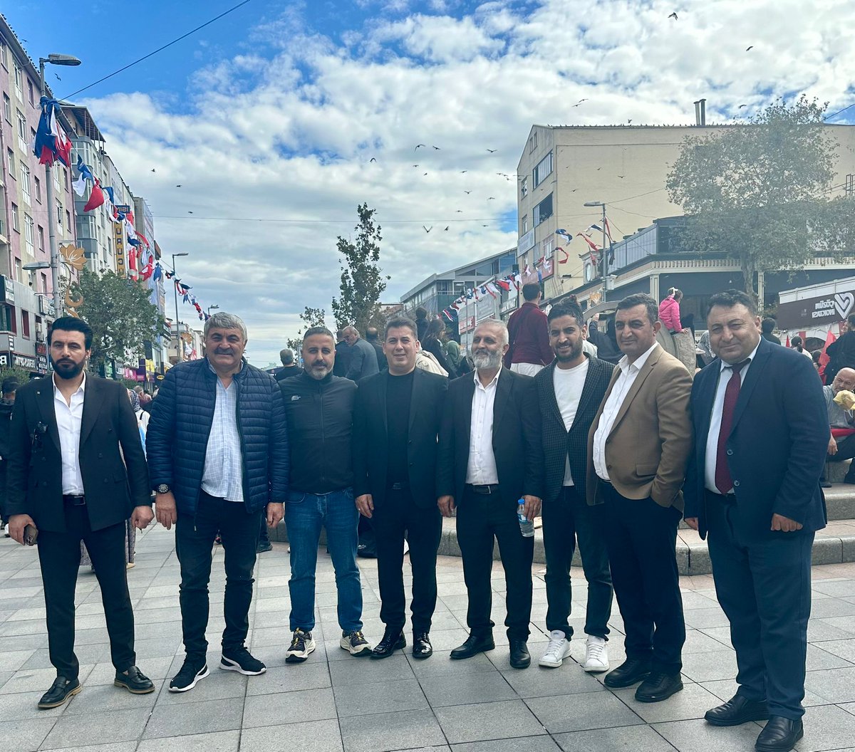 Cumhurbaşkanımız Sayın Recep Tayyip Erdoğan, İstanbul’da Sultanbeyli Belediyesi Toplu Açılış ve Temel Atma Töreni'ne katıldı.
Binlerin katılımıyla gerçekleşen toplu açılış ve temel atma töreninde Stk olarak bizde yerimizi aldık.
<a href="/yasarosun04/">Yaşar ÖSÜN🇹🇷</a> <a href="/Akparti/">AK Parti</a> <a href="/RTErdogan/">Recep Tayyip Erdoğan</a>