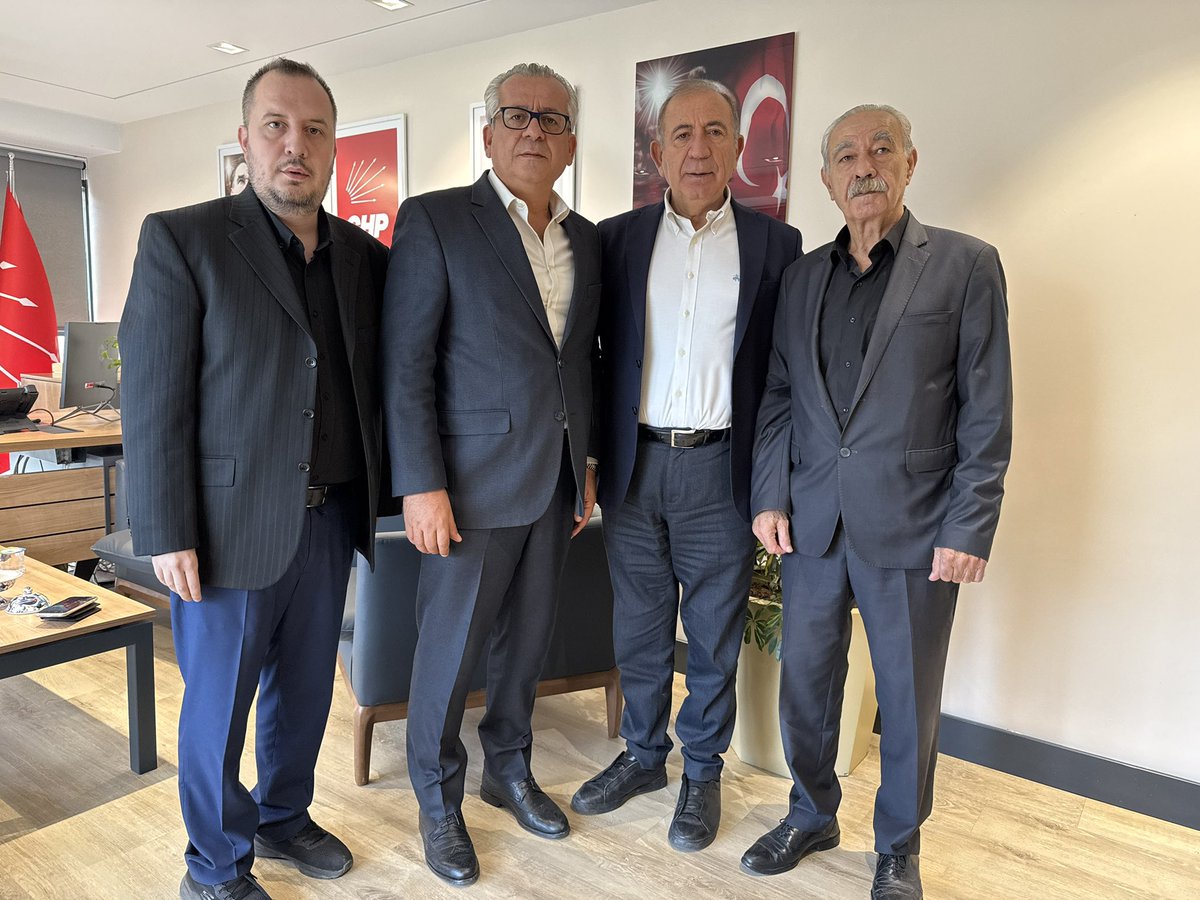 Birlikte yol ve siyaset arkadaşlığı yaptığımız Remzi Onuk Hocam ve Yusuf Polat   abimle birlikte CHP İstanbul İl Temsil Heyeti Başkanı Sn Gürsel Tekin’ i ziyaret ettik.

Parti içi sorunların, uzlaşı ve sağduyu ile çözümü,
Temiz kadro yapılanması, Cumhuriyet’ten bugüne CHP kimliği