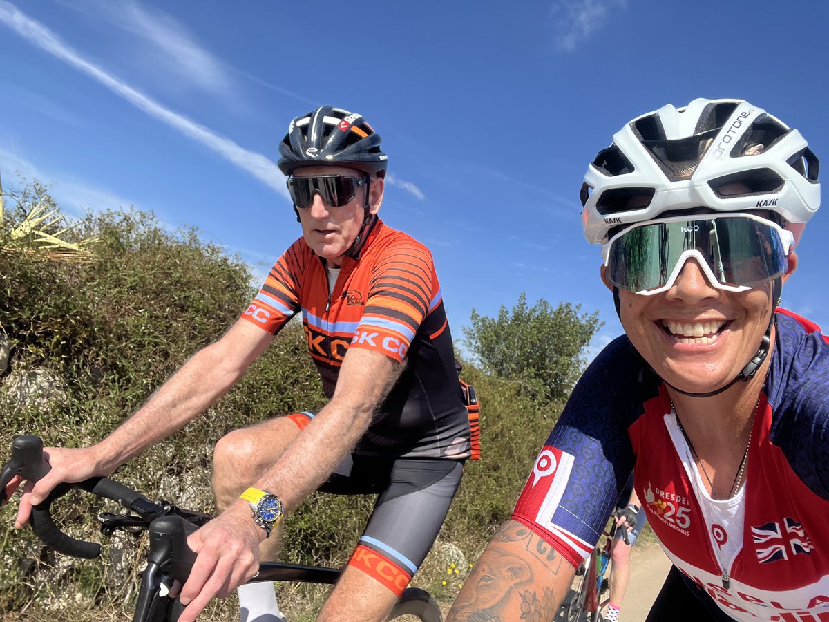 OttilieQ's tweet photo. I don’t guide that often anymore but when I do I guide the best people! Out with The King @SeanKellyCC and co 😎🤩 #OQAmigos #OQRideFast #OQServiceCourse #cycling #Mallorca https://t.co/XCbQEENLF0