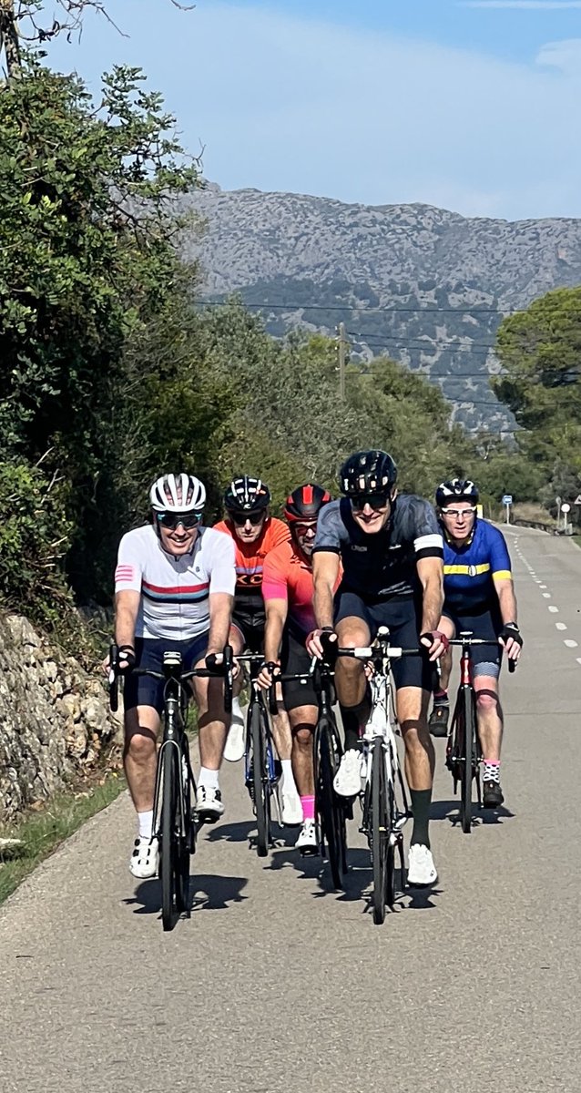 OttilieQ's tweet photo. I don’t guide that often anymore but when I do I guide the best people! Out with The King @SeanKellyCC and co 😎🤩 #OQAmigos #OQRideFast #OQServiceCourse #cycling #Mallorca https://t.co/XCbQEENLF0