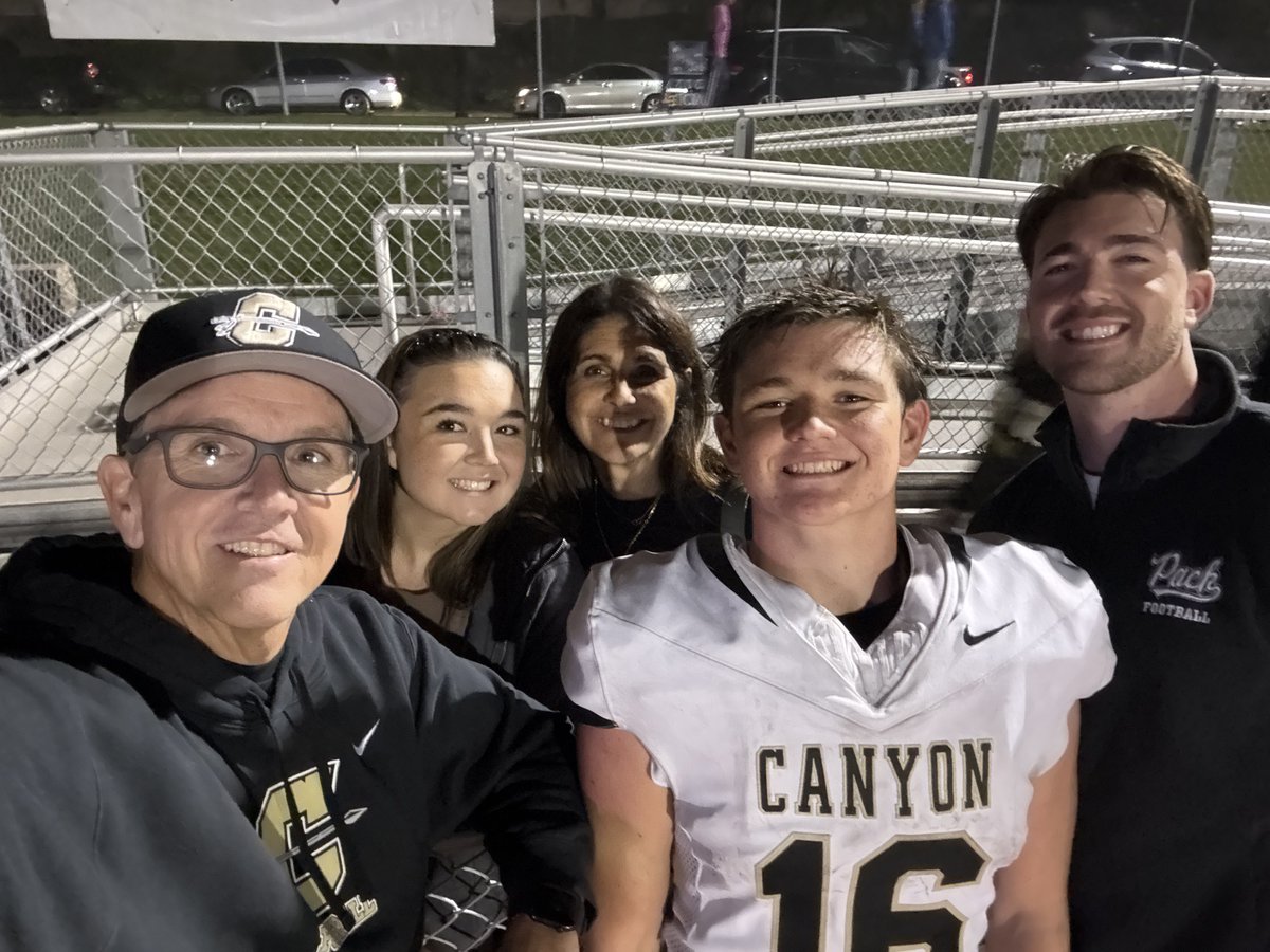 The whole family home for the weekend and HS Football. It's all good!😎