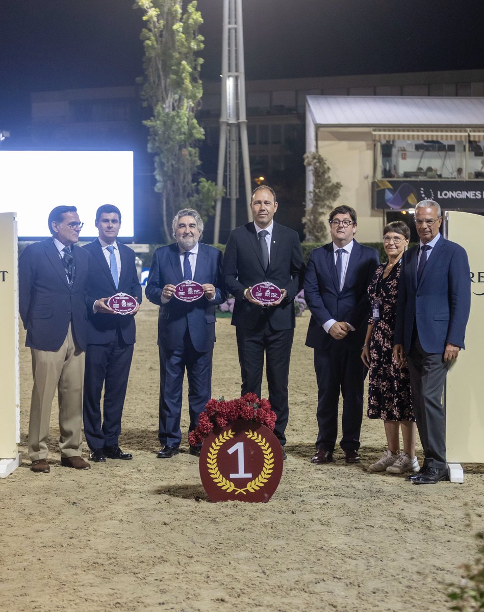 b5alvarez's tweet image. 🐎 Un honor haver entregat la Copa Generalitat de Catalunya en el @CSIOBarcelona 

Una competició històrica que projecta Catalunya al món de l’hípica i mostra la força dels grans esdeveniments esportius🤩

👏Enhorabona!

#esportcat #Esport360