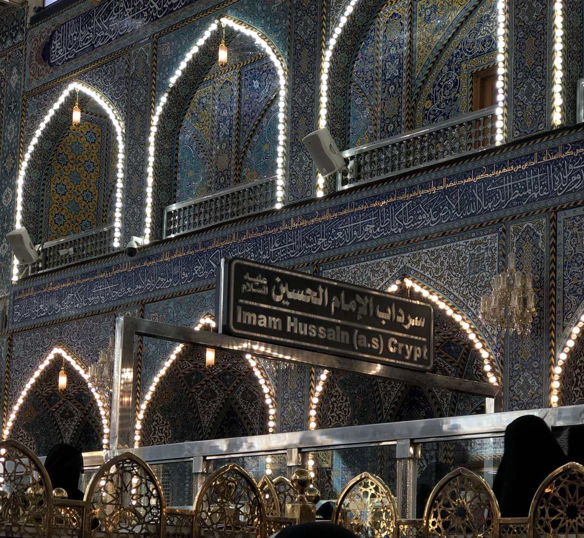 لو بِيدي يَـ حسيْن چِنت أظَلّ يمَّك…