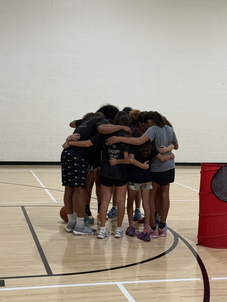 RichmondGirlsBB's tweet image. Huge thank you to Dominic and Angela James  for coming back to Richmond and pouring into our girls today ❤️ Watching them work with this group this morning was truly special! 🏀🔥