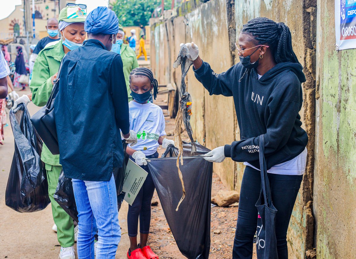 Balikis30's tweet photo. Proud to be part of @SustyVibes!
We joined fellow members &amp; community leaders for a clean-up at Oja Oba, Ilorin to mark #WorldCleanUpDay.

Small actions, big impact — let’s keep spreading the vibes of sustainability! 

#SustyVibes #IlorinCleanUp #OjaOba #SustainabilityInAction https://t.co/bTzZ6pAwux