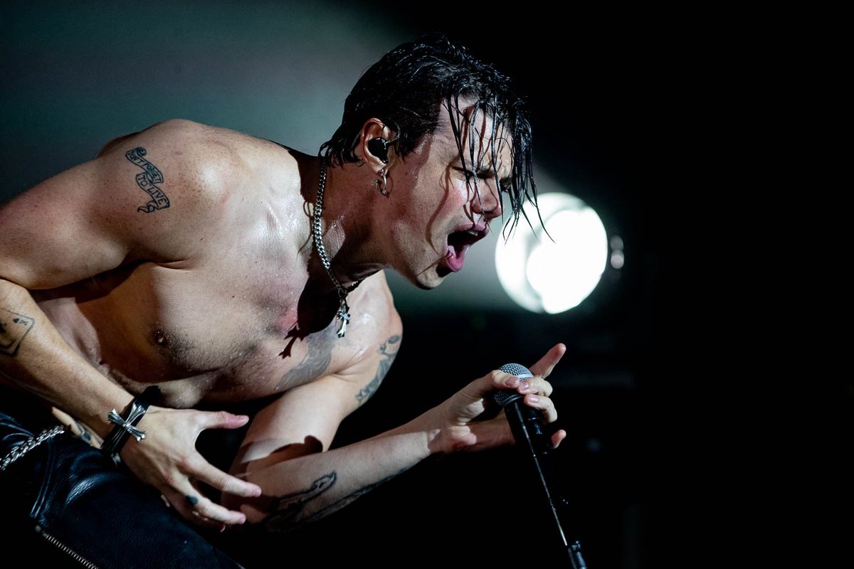 AFASLive's tweet photo. In my head, I can sleep when I'm dead☠️
Met zijn eerste show van zijn Europese tour weet @yungblud een strak uitverkocht AFAS Live compleet omver te blazen. Met zijn aanstekelijke energie en charisma weten wij het zeker, hier staat een icoon. 📸: Paul Bergen. https://t.co/01o1P2AUQ2