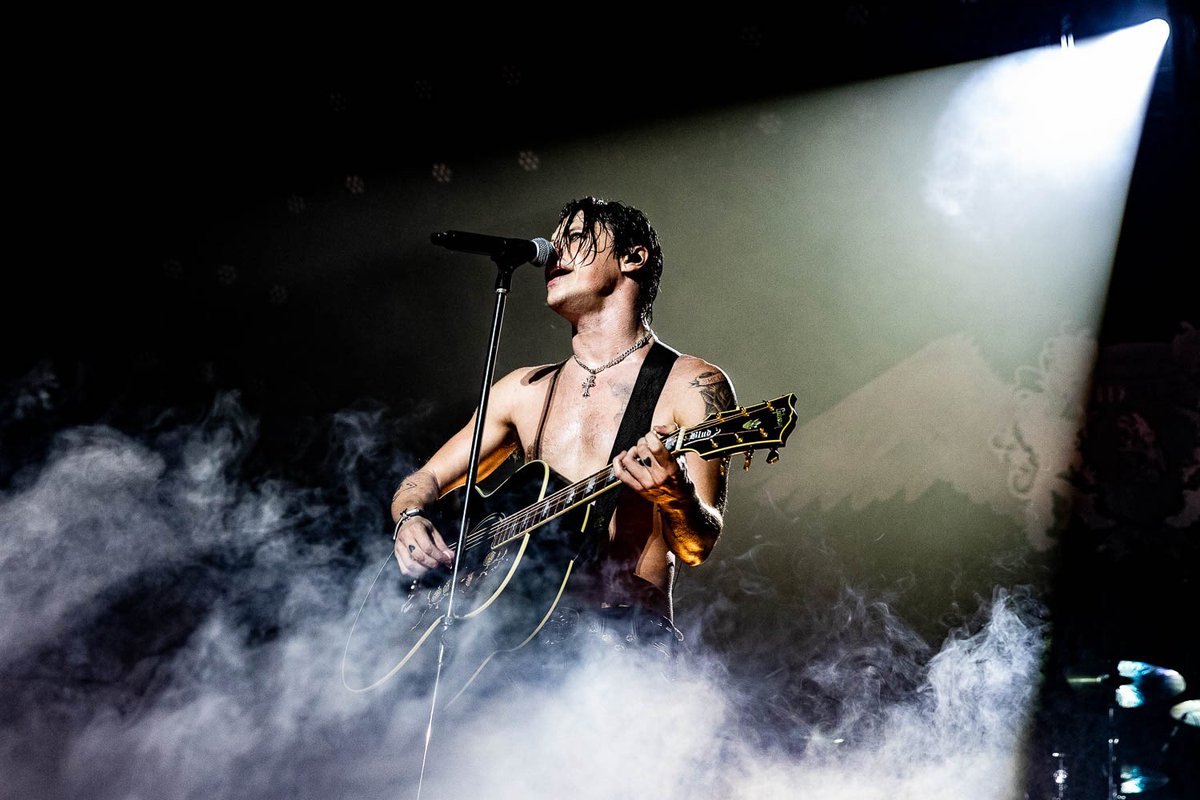 AFASLive's tweet photo. In my head, I can sleep when I'm dead☠️
Met zijn eerste show van zijn Europese tour weet @yungblud een strak uitverkocht AFAS Live compleet omver te blazen. Met zijn aanstekelijke energie en charisma weten wij het zeker, hier staat een icoon. 📸: Paul Bergen. https://t.co/01o1P2AUQ2