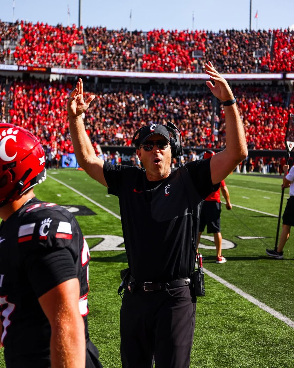 nheld's tweet image. This guy has done pretty well since he switched from that goofy visor to a real hat #bearcats