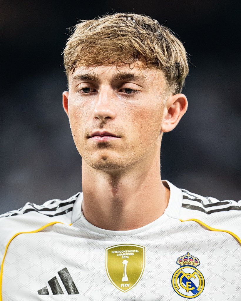 RisingStarXI's tweet photo. 🇪🇸💥 | 𝐇𝐔𝐈𝐉𝐒𝐄𝐍 (𝟐𝟎) vs Villarreal:

• 100% AERIAL DUELS WON (5/5)
• 3/4 Ground Duels Won
• 96% Pass Accuracy
• 69 Passes Completed
• 8 Passes Into Final Third
• 10 Defensive Contributions
• 8 Clearances
• 5 Ball Recoveries

THE FUTURE BEST CB IN THE 🌎 https://t.co/inleYBgtrM