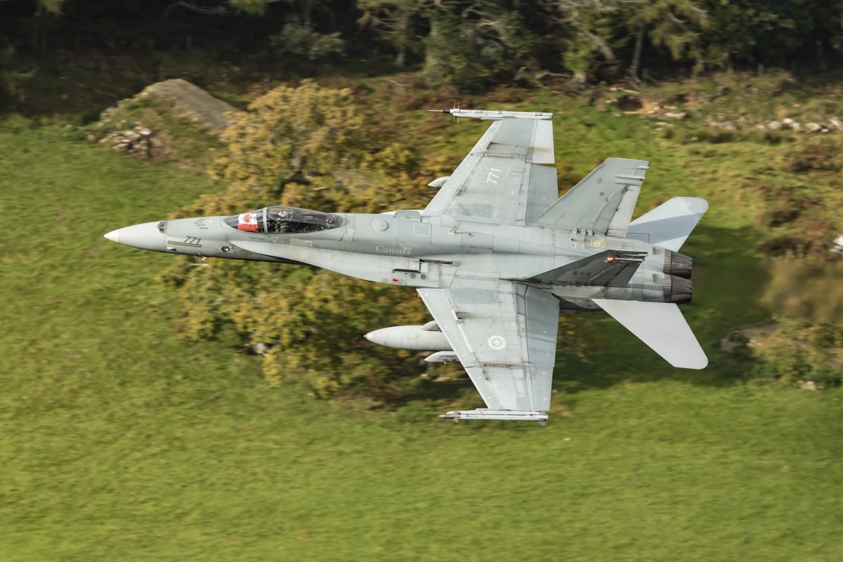 welshi233's tweet image. Royal Canadian Air force 🇨🇦 Low level training in The hills of Wales 🏴󠁧󠁢󠁷󠁬󠁳󠁿  @RCAF_ARC  #machloop  #f18  McDonnell Douglas F 18 Hornet