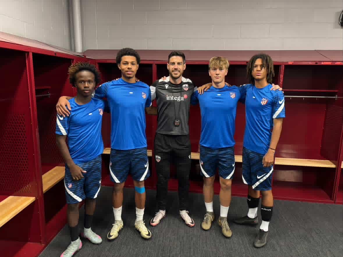 FredMoojen's tweet image. MSV PRO 17-year-old client Giovanni training today with Atlético Ottawa’s first team (CPL) ⚽🇨🇦

Giovanni is a dynamic winger with a bright future ahead of him — speed, flair, and work ethic on full display.

#MSV #MSVPRO #Ottawa #Montreal #CPL #ProPathway #CanadianSoccer