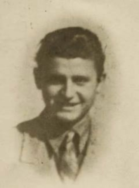 ANPIRomaPosti's tweet photo. #RenatoTampellini "Sandalo", fornaio, militò nella 2ª brg. "Paolo Garibaldi", con funzione di comandante di battaglione.Venne fucilato dai fascisti delle #BN il #9agosto 1944 a #Funo (#Argelato).Aveva 20 anni.Anche il fratello cadde nella #Resistenza. https://t.co/MWDoxm2nfH